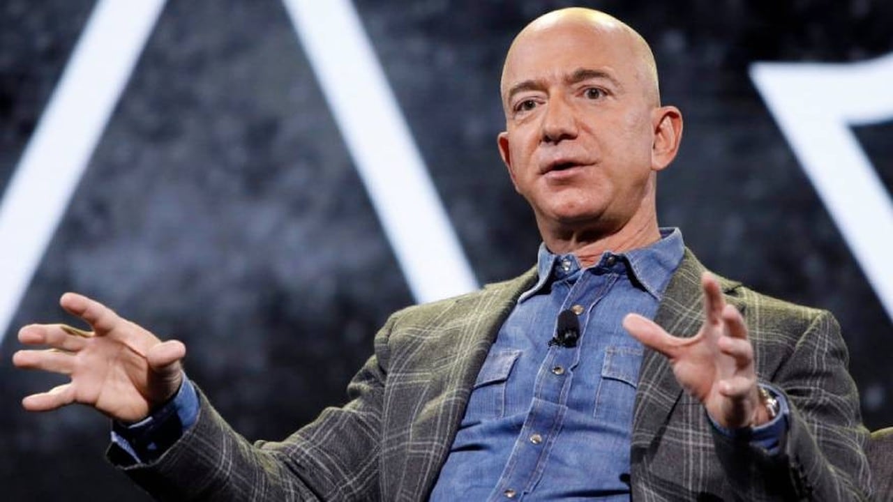 B Bezos_OFFSETy34343